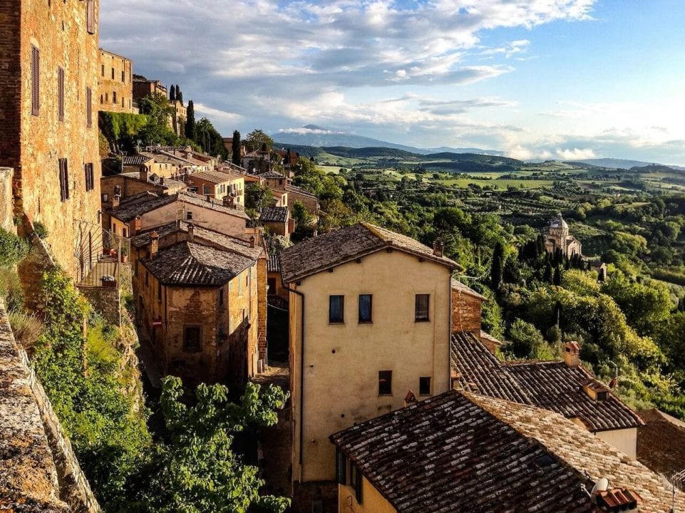 La cittadina di Montepulciano in Toscana, recentemente indicata dalla rivista 'Forbes' come una delle mete top per l'enoturismo mondiale
