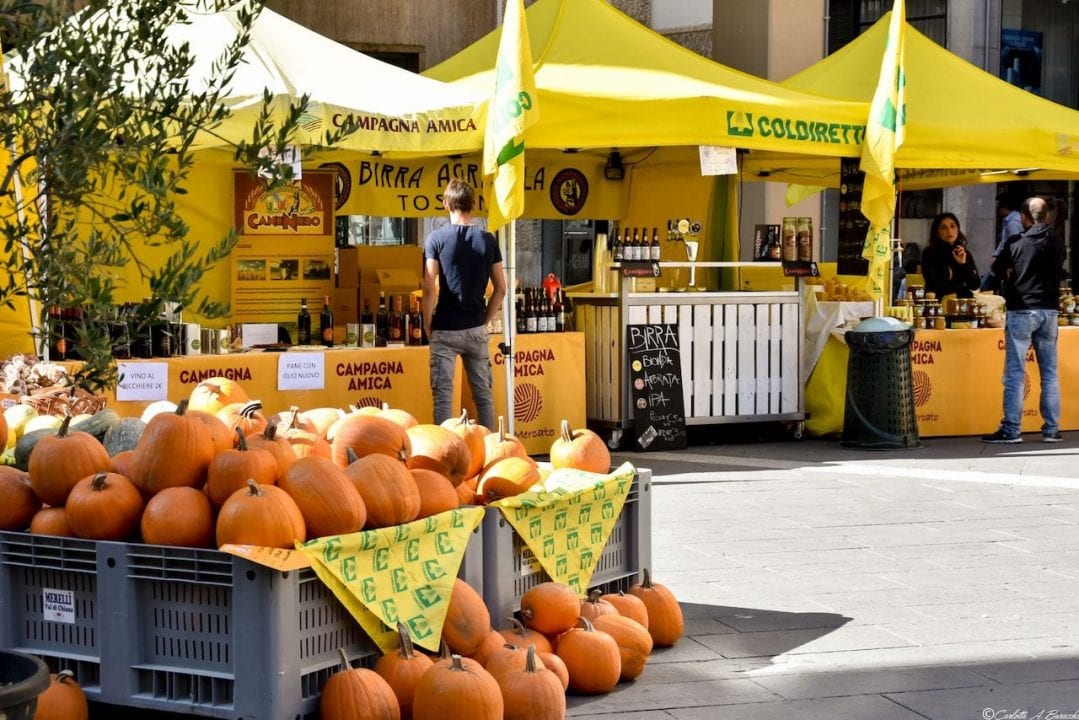 Uno dei mercati di Coldiretti - Campagna Amica che vengono settimanalmente organizzati nelle maggiori città italiane