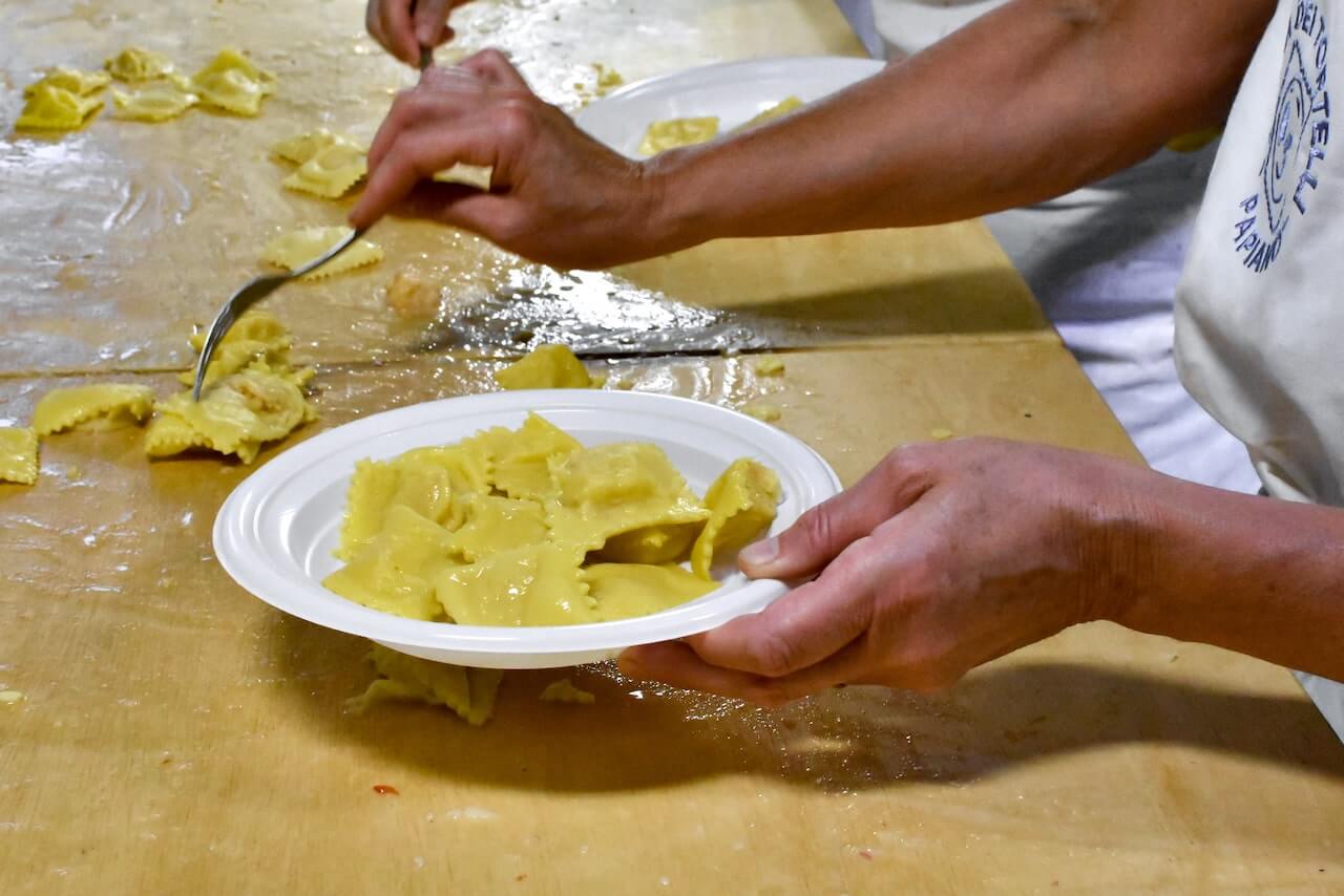 Una porzione di Tortelli di patate alla Festa di Santa Cristina a Papiano (Arezzo)