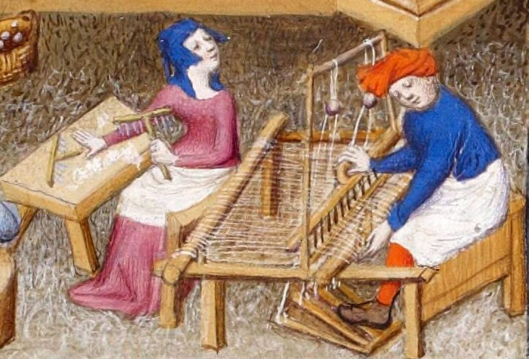 Questa miniatura medievale potrebbe intitolarsi: Susanna mentre carda la lana guarda amorevolmente il figlioletto Cristoforo impegnato al telaio.