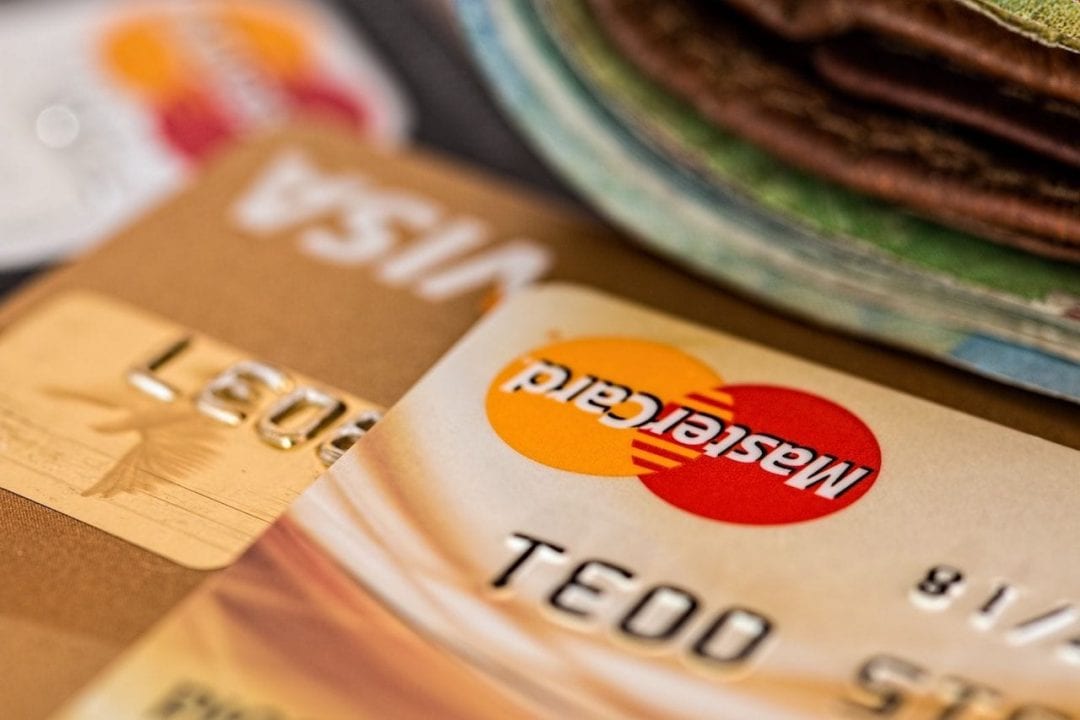 Per i pagamenti online è sempre consigliabile utilizzar carte di credito o di debito prepagate e non quelle collegate ai nostri conti correnti