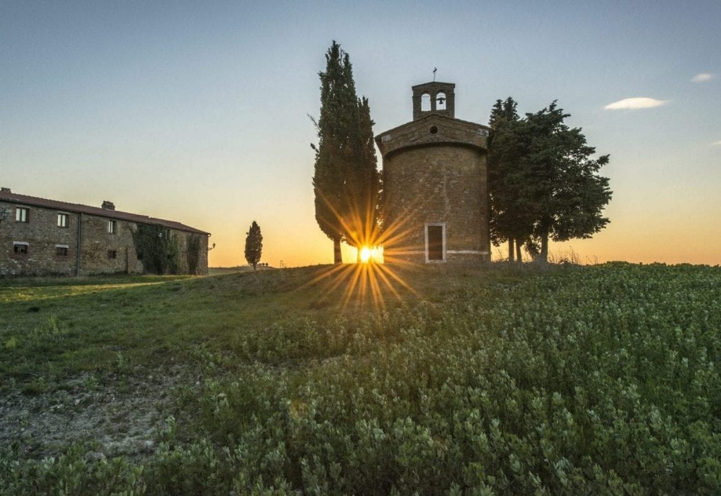 La suggestiva Cappella di Vitaleta in Val d'Orcia