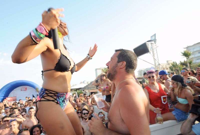 Salvini Papeete beach