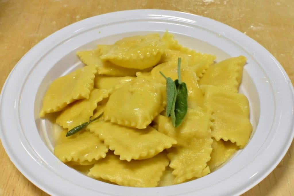 Un piatto di Tortelli di patate burro e salvia alla Festa di Santa Cristina a Papiano (Arezzo)