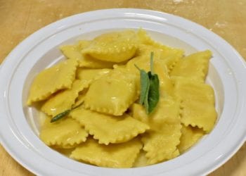 Un piatto di Tortelli di patate burro e salvia alla Festa di Santa Cristina a Papiano (Arezzo)