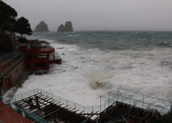 Maltempo, 10 vittime. A Rapallo distrutto il porto degli yacht