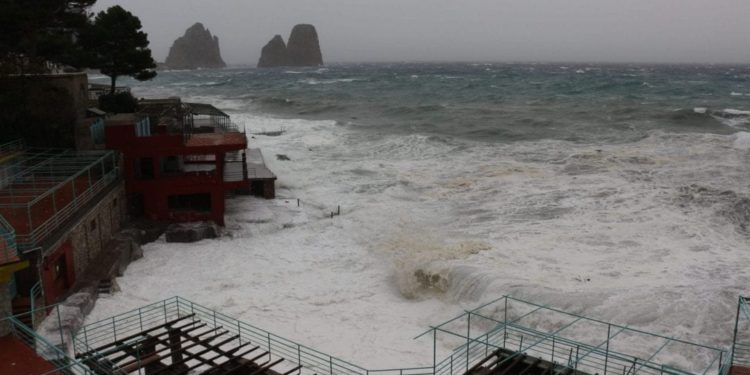 Maltempo, 10 vittime. A Rapallo distrutto il porto degli yacht