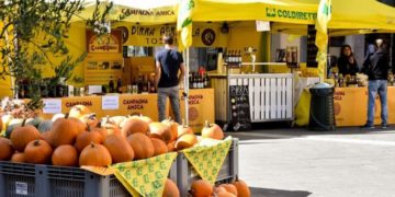 Uno dei mercati di Coldiretti - Campagna Amica che vengono settimanalmente organizzati nelle maggiori città italiane