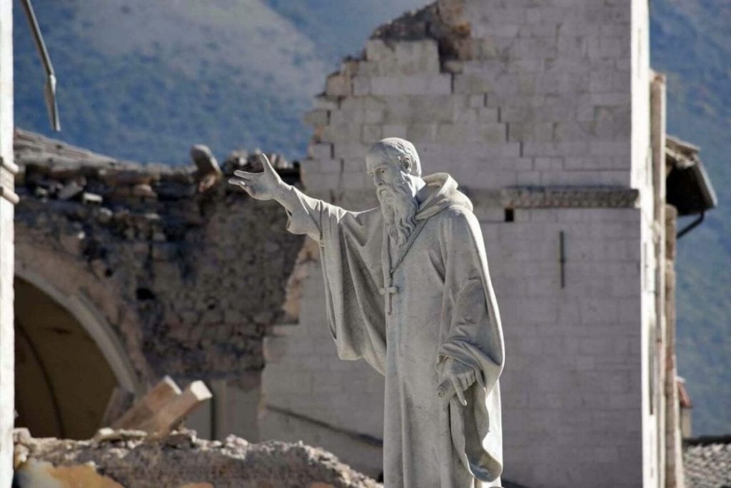 Una immagine del sisma del 2016 che ha devastato la città di Norcia