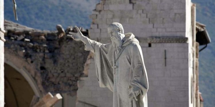 Una immagine del sisma del 2016 che ha devastato la città di Norcia