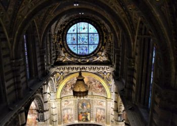 Il Duomo di Siena: quante storie sul pavimento!