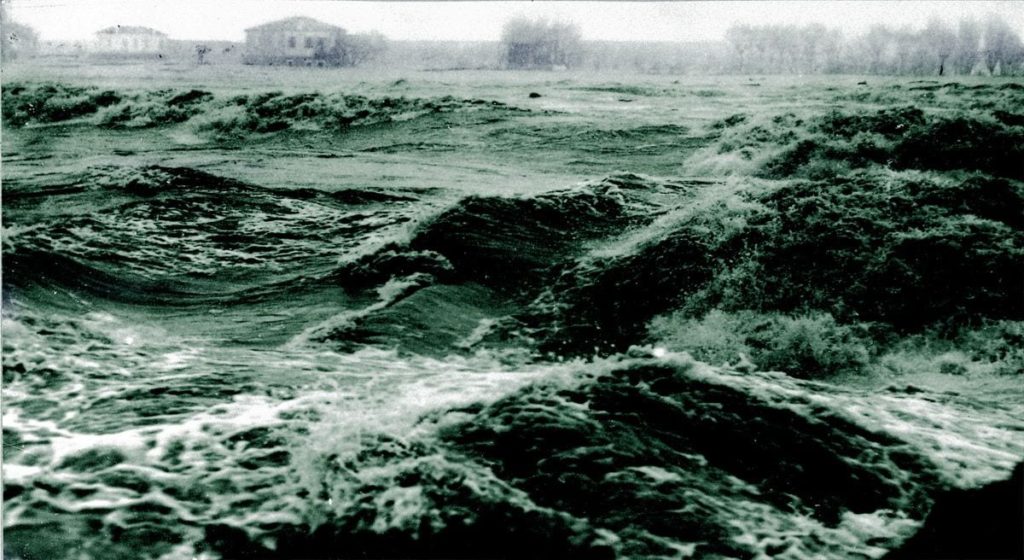 Alluvione del Polesine del novembre 1951. 100 vittime, 180.000 senzatetto.