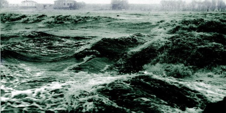 Alluvione del Polesine del novembre 1951. 100 vittime, 180.000 senzatetto.