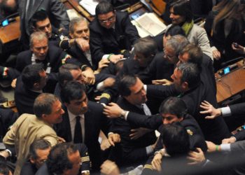 L’Italia è un Paese nel caos, ma i politici sono troppo impegnati a litigare