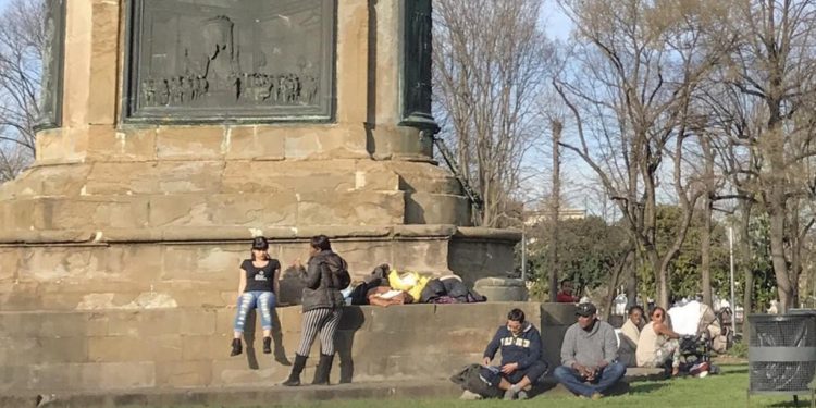 Firenze: lasciamo gli africani liberi di spacciare, altrimenti si infastidiscono