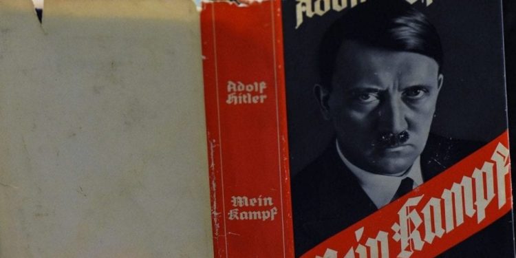 Pisa: Mein Kampf per tutti! Il consigliere Laurora lascia la Lega