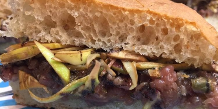 Focaccia con Chianina Igp, carciofi e tartufo locali: Arezzo in vetrina al Sigep