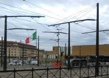 Piazza Stazione, viaggio tra spaccio, traffico e tramvia. Il biglietto da visita della Firenze di Nardella
