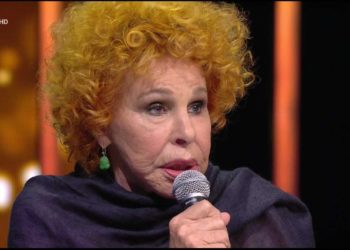 Ornella Vanoni si addormenta in diretta Tv, RAI sempre più giù