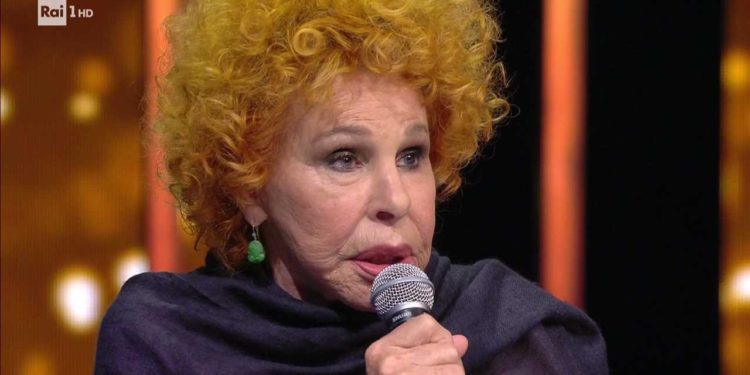 Ornella Vanoni si addormenta in diretta Tv, RAI sempre più giù