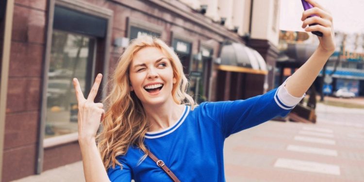 Patologie da smartphone: il “polso da selfie”