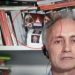 Il Trash regna sovrano: Travaglio in Tv con carta igienica con la faccia di Renzi