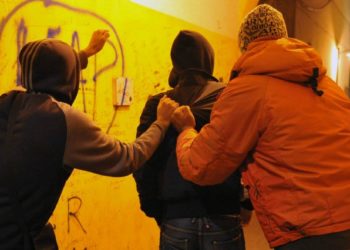 Firenze: due ragazzi pestati a sangue da un gruppo di africani in pieno giorno. Città ring a cielo aperto