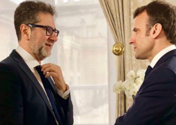 Fabio Fazio più maggiordomo che intervistatore di Macron