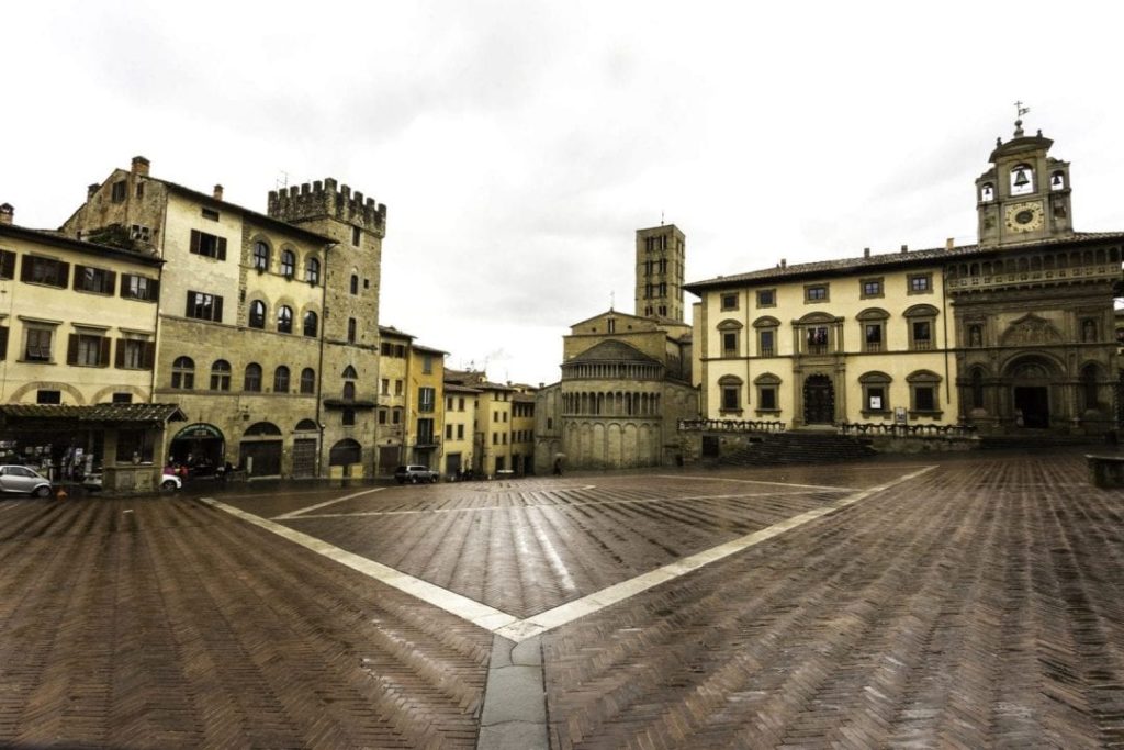 Panoramica di Piazza Grande, Arezzo - photo: Baldo Simone via Wikipedia