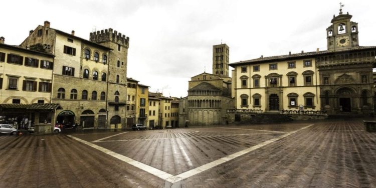 Panoramica di Piazza Grande, Arezzo - photo: Baldo Simone via Wikipedia