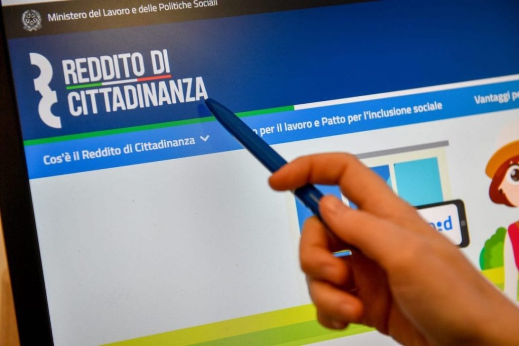 Online il sito governativo con le informazioni per richiedere il reddito di cittadinanza - Foto: Claudio Furlan LaPresse (04-02-2019 Milano)