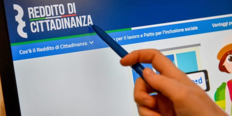 Online il sito governativo con le informazioni per richiedere il reddito di cittadinanza - Foto: Claudio Furlan LaPresse (04-02-2019 Milano)