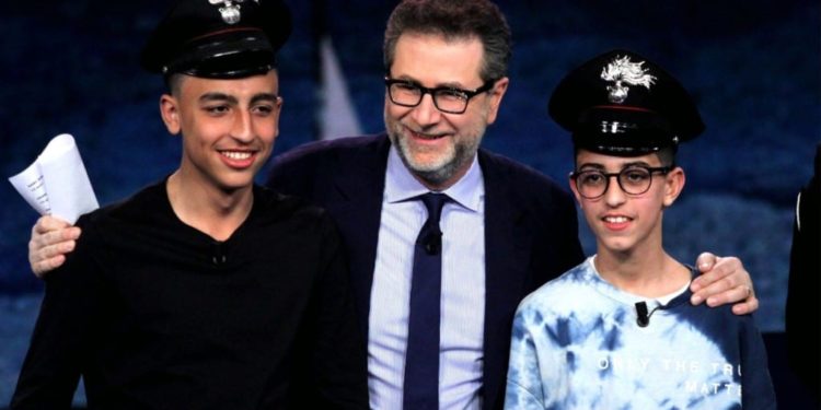 Si fanno scudo dei bambini