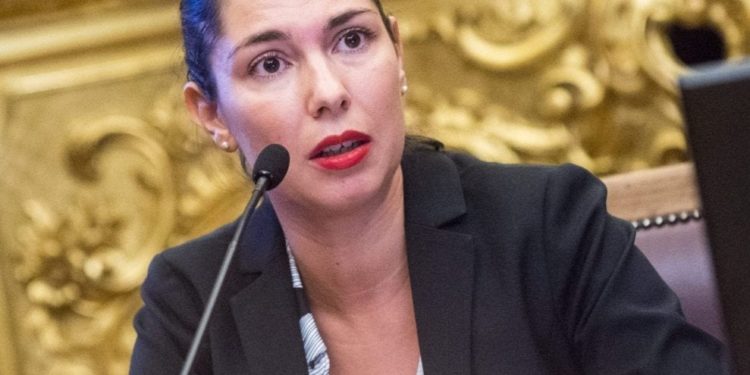 Il sexy-intrigo dell’onorevole  pentastellato