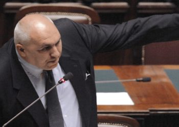 Guido Crosetto lascia il Parlamento, Vittorio Sgarbi polemico