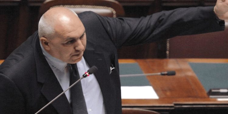 Guido Crosetto lascia il Parlamento, Vittorio Sgarbi polemico