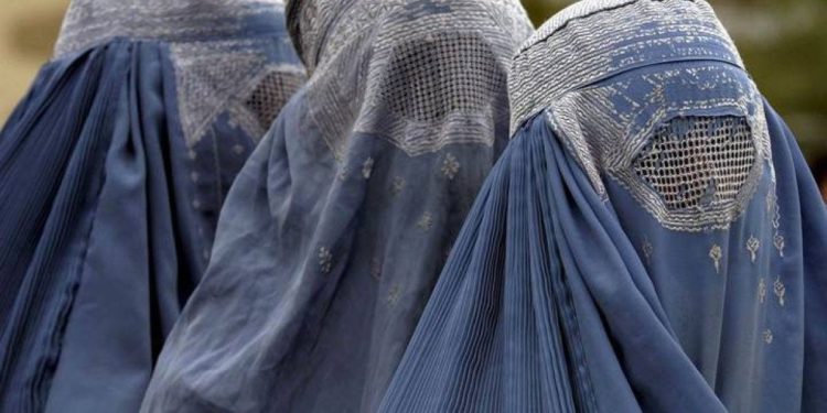 Talebani fustano donne “colpevoli” di aver ascoltato musica al grido finale di l’Allah akbar : il video