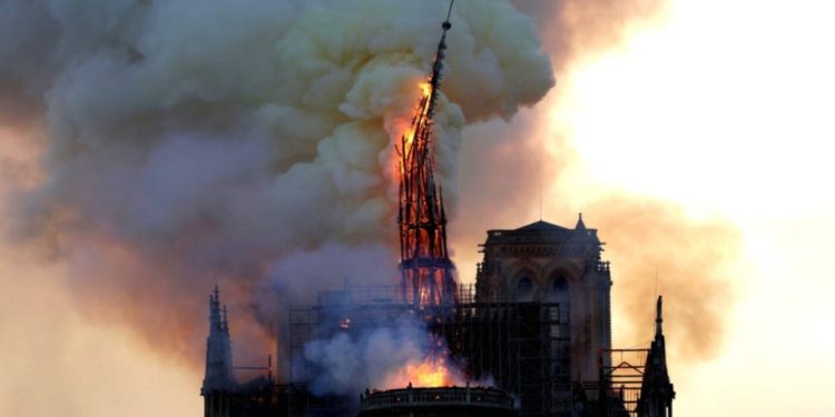 La Chiesa brucia nell’odio