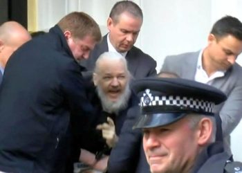 Assange arrestato a Londra, gli Stati Uniti chiedono l’estradizione