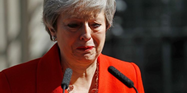 Meglio tardi che May: la premier britannica annuncia le dimissioni