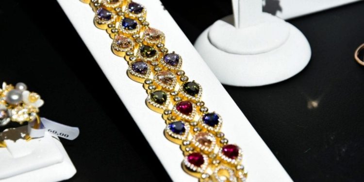 Gioiello in vetrina, Chiostro della Biblioteca di Arezzo