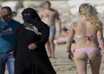 Erezioni politiche: burkini vs bikini. Quando il livello scende troppo in basso