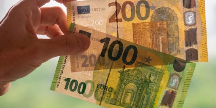 Euro: in circolo le nuove banconote indistruttibili da 100 e 200, muovendole appare il simbolo € (Video)