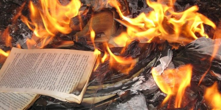 Salone del libro: fuori l’editore Altaforte vicino a CasaPound. Il Piemonte deve tutelare l’immagine, e lo fa censurando