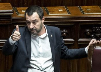 Salvini spinge, passa il decreto sicurezza giro di vite contro trafficanti di migranti e violenze di piazza contro la polizia