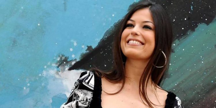 Sara Tommasi, la “metamorfosi” straordinaria dopo gli anni bui dei video porno