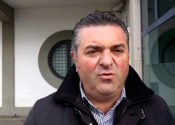 Franco Alfieri,  mister “fritture di pesce” sindaco PD di Paestum fa sfilare le ambulanze in carosello a sirene spiegate. Trionfo del trash (Video)