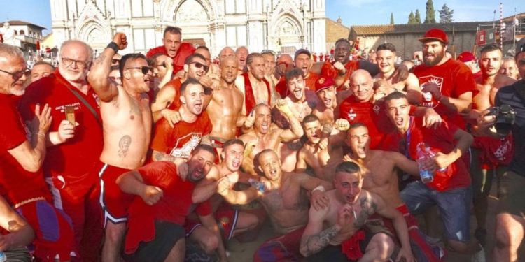 Calcio Storico: i Rossi di Santa Maria Novella conquistano Firenze