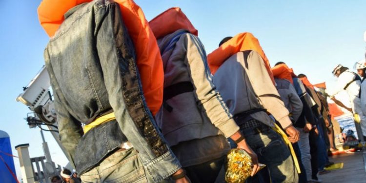 Ricchi e famosi, l’elenco dei Vip che finanziano le Ong pro-migranti: da Richard Gere a De Magistris al cardinale Marx (un nome una garanzia…)