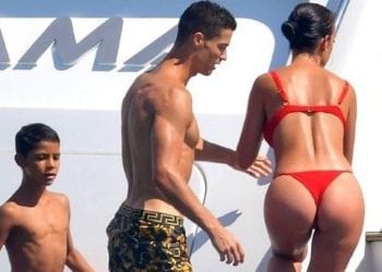 Cristiano Ronaldo, vacanza extra lusso in Costa Azzurra con Georgina Rodriguez e i figli: il calciatore della Juventus su uno yacht da 200mila euro a settimana